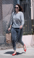 Mandy Moore is seen picking up lunch from a  restaurant in Pasadena.