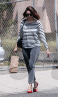 Mandy Moore is seen picking up lunch from a  restaurant in Pasadena.