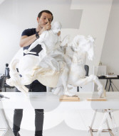 FEATURE - Zuckerberg, Trump, Jobs und Co als klassische Statuen