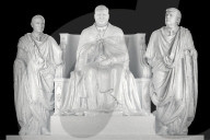 FEATURE - Zuckerberg, Trump, Jobs und Co als klassische Statuen