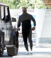 PREMIUM EXCLUSIVE Jamie Foxx Displays Freshly Shaved Head While Out In His $150k Mercedes G63