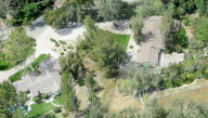 Stunning new aerial photos of DrakeÍs LA mansion show how heÍs turned the property into his very own Playboy-style grotto. 