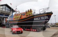 FEATURE - Das neue Rettungsboot Richard und Caroline Colton in Hastings wurde durch eine kuriose Erbschaft finanziert