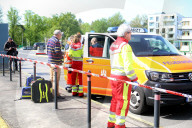 NEWS - Hamburg: Rentner fährt in Einkaufszentrum