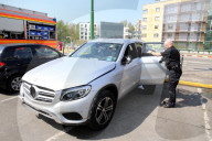 NEWS - Hamburg: Rentner fährt in Einkaufszentrum