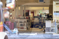 NEWS - Hamburg: Rentner fährt in Einkaufszentrum