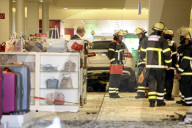 NEWS - Hamburg: Rentner fährt in Einkaufszentrum