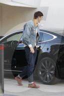 ***NO USE W/O PRIOR AGREEMENT - CALL FOR PRICING***
FIRST PICTURES! Ashton Kutcher looks emotional and visibly distraught as he is going through a rough path amid reports that he has been named as Potential Witness to testify in ex-girlfriend's murder tr