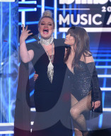 PEOPLE - Billboard Music Awards: Die Show