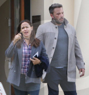 PREMIUM EXCLUSIVE Ben Affleck And Jennifer Garner Meet Up For Co-Parenting Duties In Brentwood