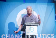 Crowds turn out in support of Nigel Farage at the Brexit Party rally