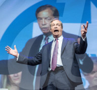Crowds turn out in support of Nigel Farage at the Brexit Party rally