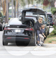 PREMIUM EXCLUSIVE Molly Sims Drives Son Brooks To School In Her Tesla Model X With Falcon Wing Doors 