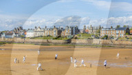 FEATURE -  Sport für Gentlemen: Eröffnung der Strand Cricket Saison 2019 an der Elie Beach in Fife