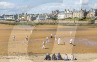 FEATURE -  Sport für Gentlemen: Eröffnung der Strand Cricket Saison 2019 an der Elie Beach in Fife