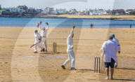 FEATURE -  Sport für Gentlemen: Eröffnung der Strand Cricket Saison 2019 an der Elie Beach in Fife