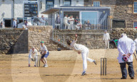 FEATURE -  Sport für Gentlemen: Eröffnung der Strand Cricket Saison 2019 an der Elie Beach in Fife