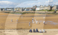 FEATURE -  Sport für Gentlemen: Eröffnung der Strand Cricket Saison 2019 an der Elie Beach in Fife