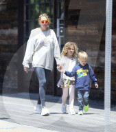 PREMIUM EXCLUSIVE Petra Ecclestone Accompanied By Male Companion As She Spends Mother's Day With Her Kiddies