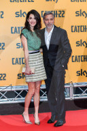 PEOPLE - George Clooney und Amal Alamuddin an der Catch-22 Premiere in Rom