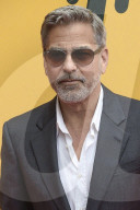 PEOPLE - George Clooney und Amal Alamuddin an der Catch-22 Premiere in Rom
