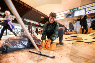 NEWS - Freiwillige reinigen Brüssels Nordbahnhof