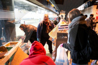NEWS - Freiwillige reinigen Brüssels Nordbahnhof