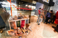 NEWS - Freiwillige reinigen Brüssels Nordbahnhof