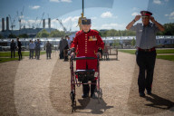 FEATURE - Die letzten ihrer Art: Sieben Veteranen aus dem Royal Hospital Chelsea bei einem Fototermin vor ihrem Altersruhesitz