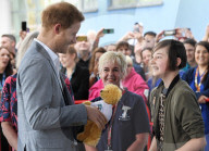 PEOPLE - Prinz Harry besucht Oxford