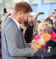 PEOPLE - Prinz Harry besucht Oxford