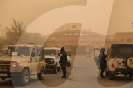 NEWS - China: Sandsturm färbt Himmel über Harin gelb