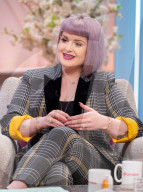 PEOPLE - Kelly Osbourne in TV-Show  "Lorraine"