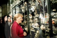 Merkel Visits Natural History Museum