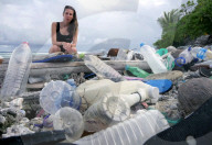 FEATURE - Kein Himmel auf Erden: Plastikmüll erstickt die Strände der Kokosinseln