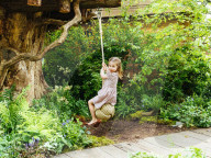 PEOPLE - Catherine besucht mit den Kindern "ihren" Garten an der Chelsea Flower Show