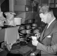 FEATURE - 1957: Hüte für Gentlemen bei Lock's in London