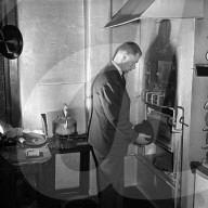 FEATURE - 1957: Hüte für Gentlemen bei Lock's in London