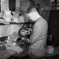 FEATURE - 1957: Hüte für Gentlemen bei Lock's in London