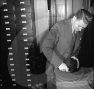 FEATURE - 1957: Hüte für Gentlemen bei Lock's in London