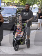 PEOPLE - Pink und Carey Hart unterwegs in NYC