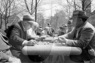FEATURE - Blick zurück: Lunchtime im Central Park in den 50er Jahren