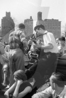 FEATURE - Blick zurück: Lunchtime im Central Park in den 50er Jahren