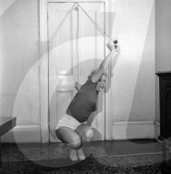 FEATURE - Blick zurück: Fitness-Training zuhause in den 1950er Jahren