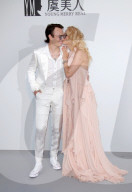 PEOPLE - Cannes: amfAR Gala
