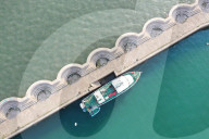 FEATURE - Damm in Qingdao sorgt für sauberes Wasser im Hafen