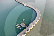 FEATURE - Damm in Qingdao sorgt für sauberes Wasser im Hafen