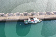 FEATURE - Damm in Qingdao sorgt für sauberes Wasser im Hafen