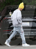 PREMIUM EXCLUSIVE Justin Bieber Nearly Loses His Pants While Shopping With Hailey In Beverly Hills