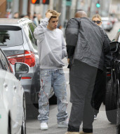 PREMIUM EXCLUSIVE Justin Bieber Nearly Loses His Pants While Shopping With Hailey In Beverly Hills